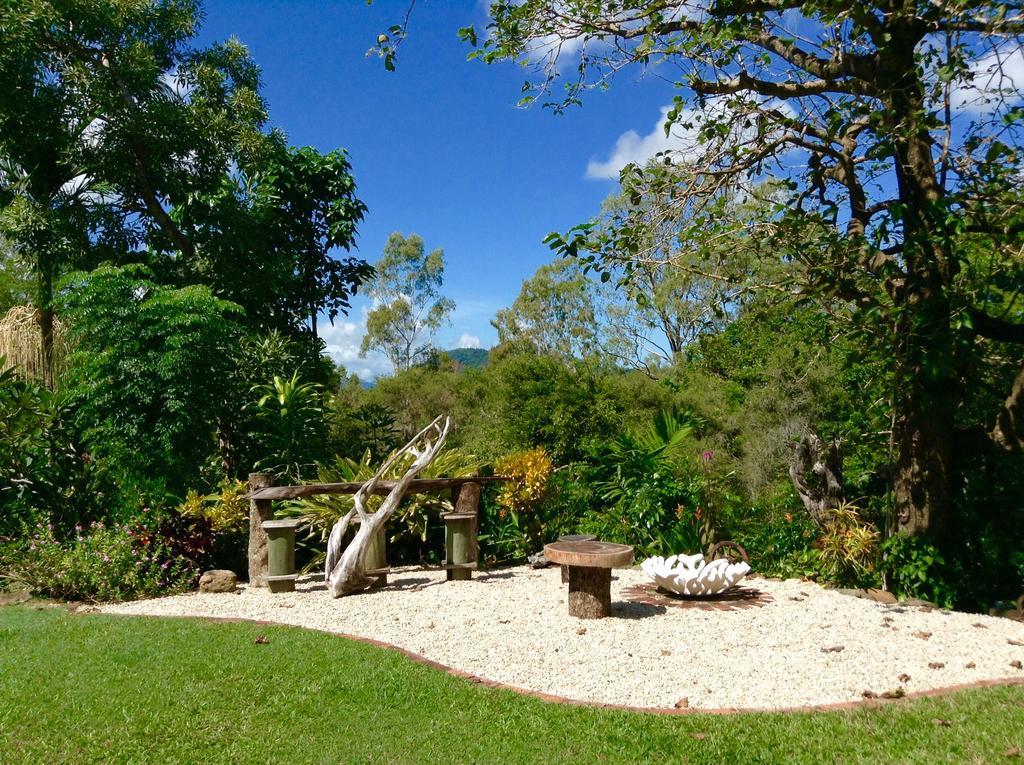 Butterfly Studio Proserpine Luaran gambar